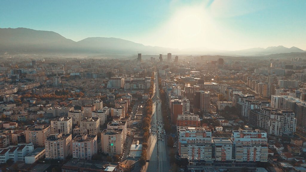 Rritja e turizmit, familjet shqiptare fituan një rekord prej 134 mln eurosh nga Airbnb në vitin 2025